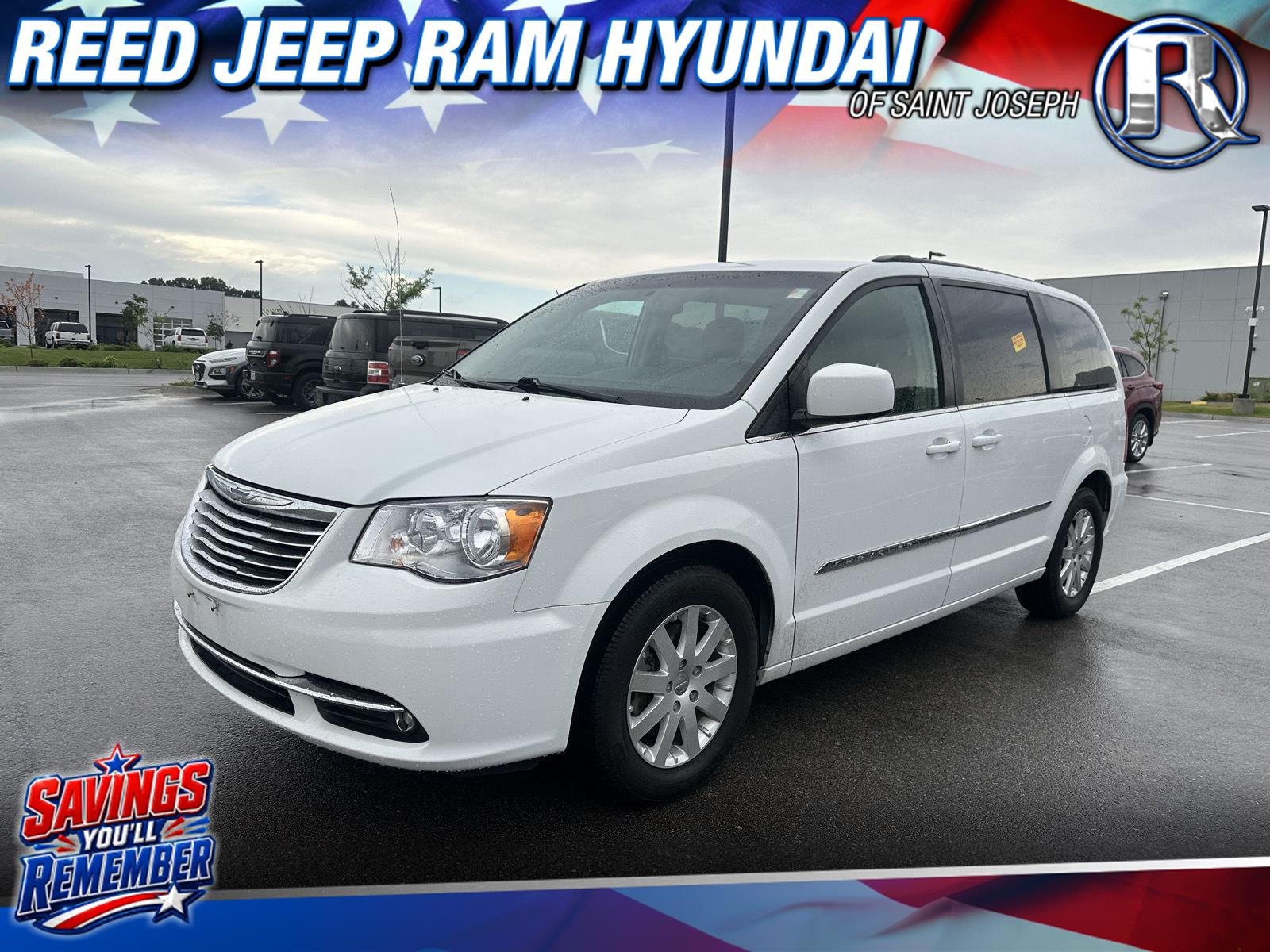 2014 Chrysler Town & Country Touring's photo
