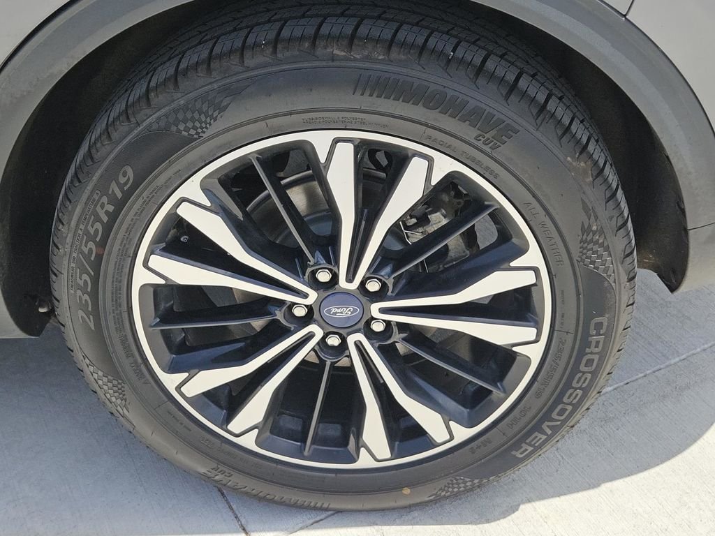 Used 2022 Gray Ford SE image 38