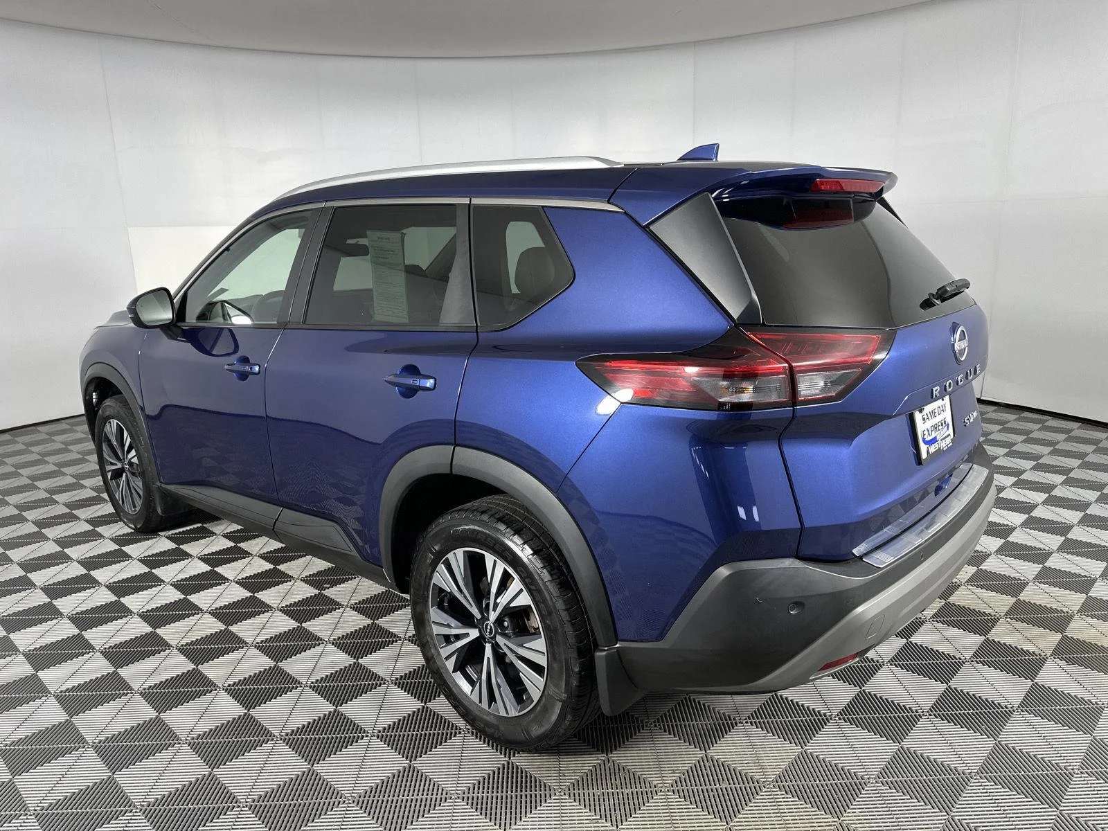 Used 2022 Caspian Blue Metallic Nissan SV image 5
