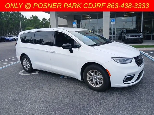 Used 2025 White Chrysler Select image 1