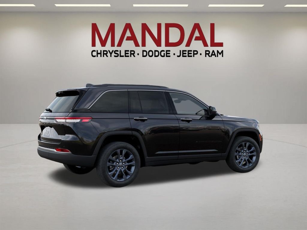 New 2026 Diamond Black Crystal Pearlcoat Jeep Limited image 4