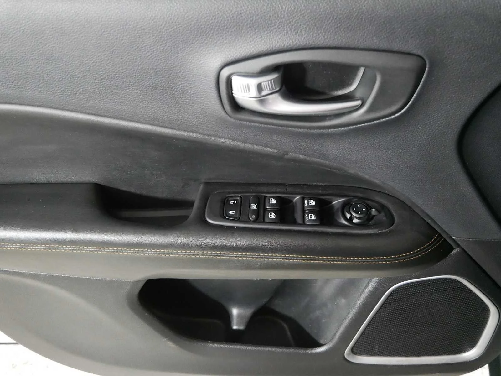 Used 2018 Billet Silver Metallic Clearcoat Jeep Limited image 19