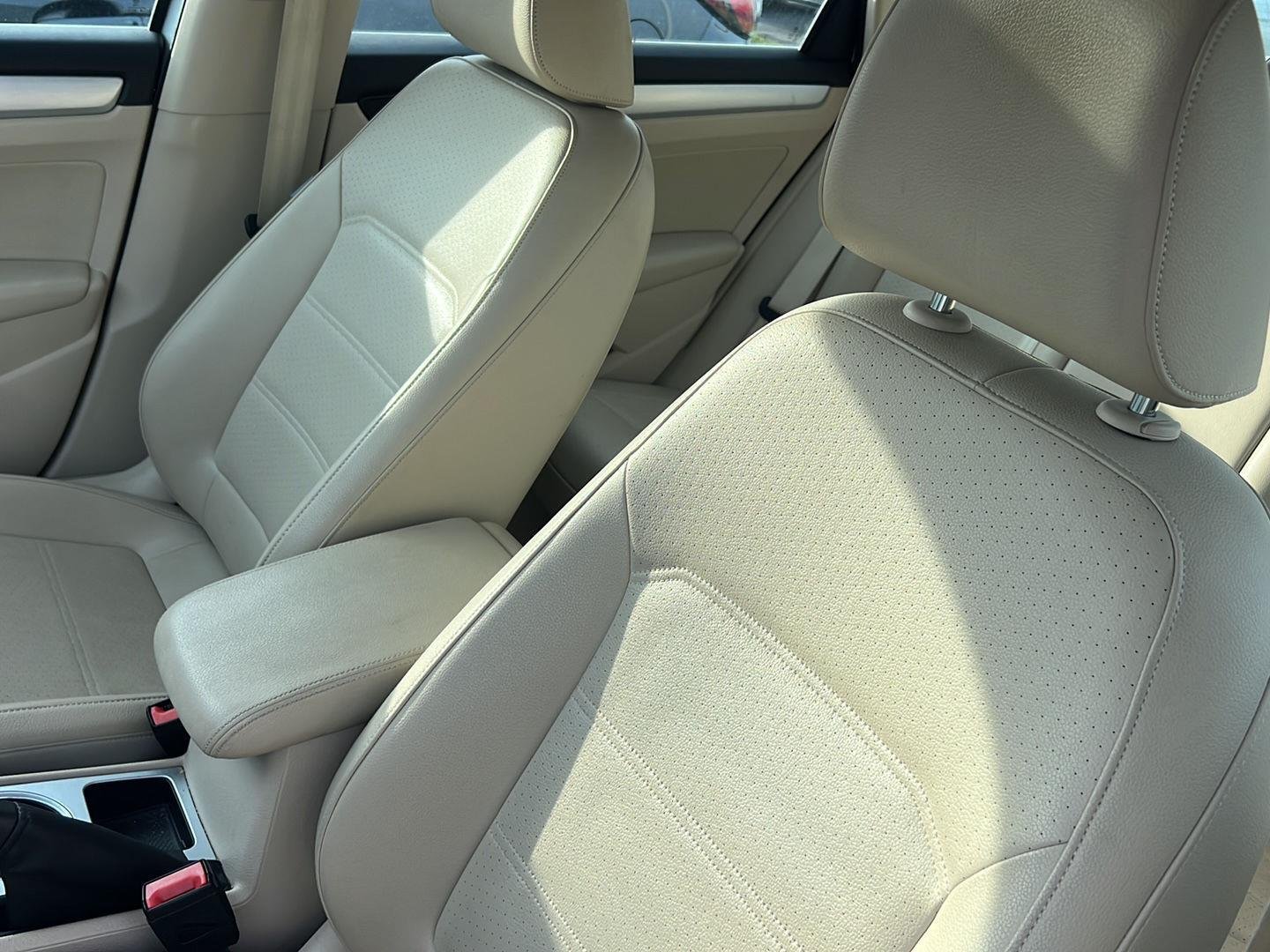Used 2013 Candy White Volkswagen TDI SE w/Sunroof & Nav image 16