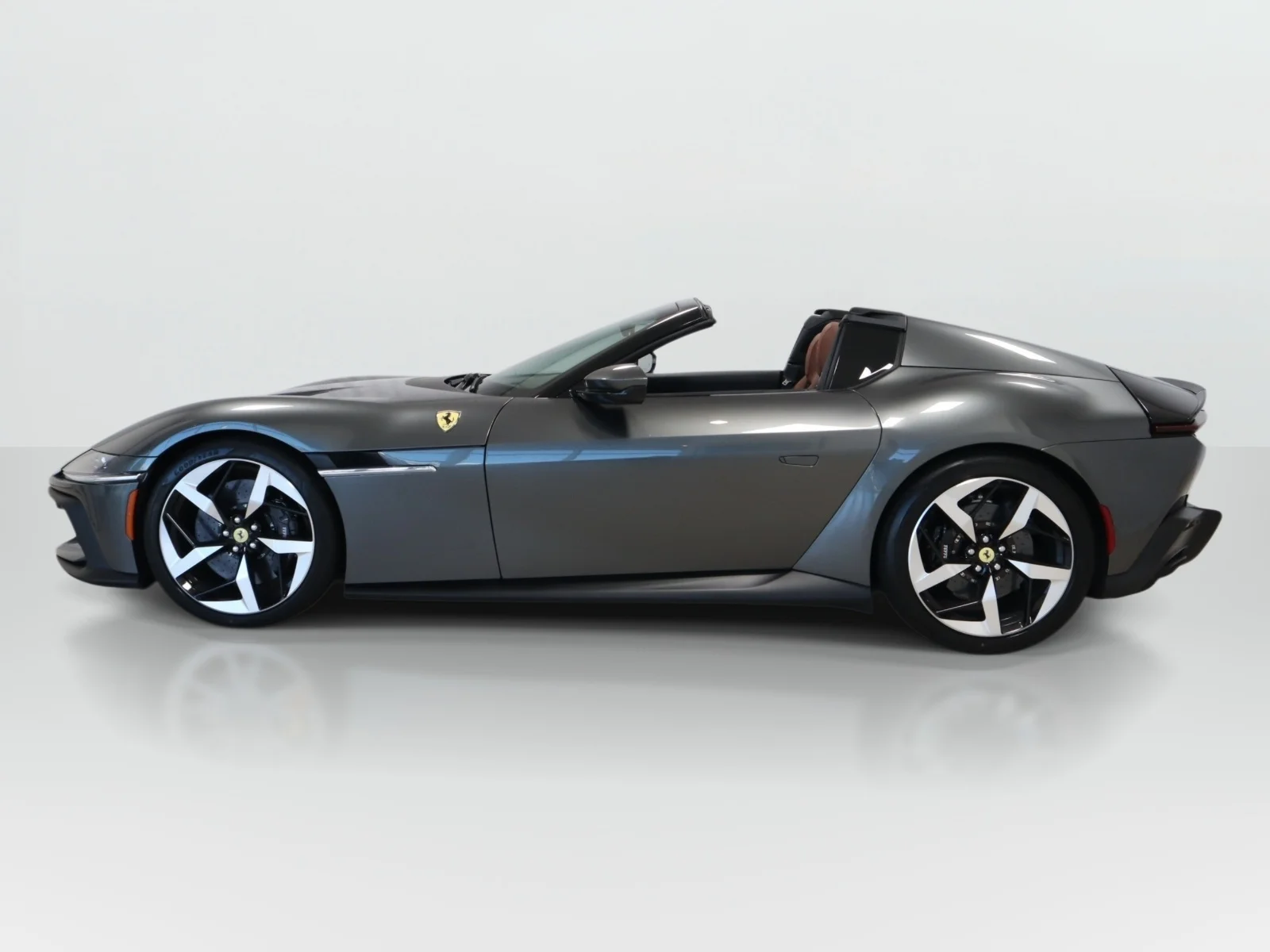 Used 2026 Grigio Silverstone Ferrari Spider image 2