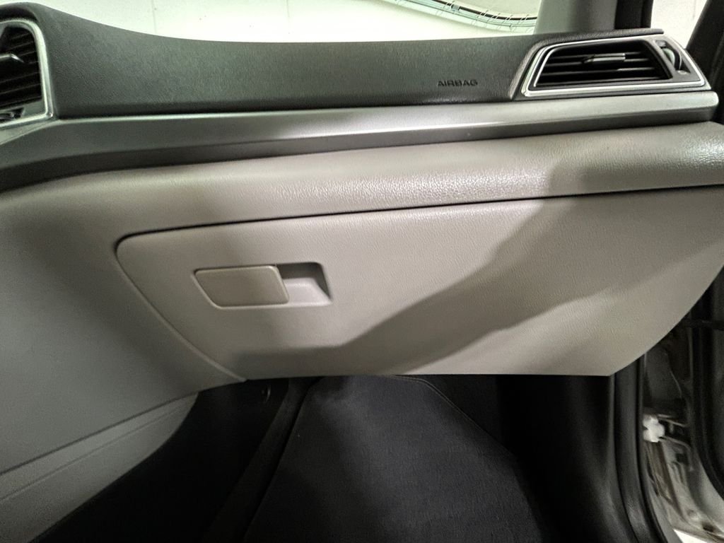 Used 2017 Silver Hyundai SE image 24