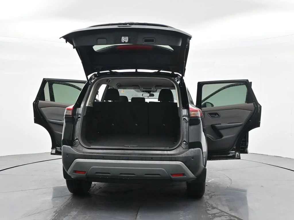 Used 2023 Black Nissan S image 41
