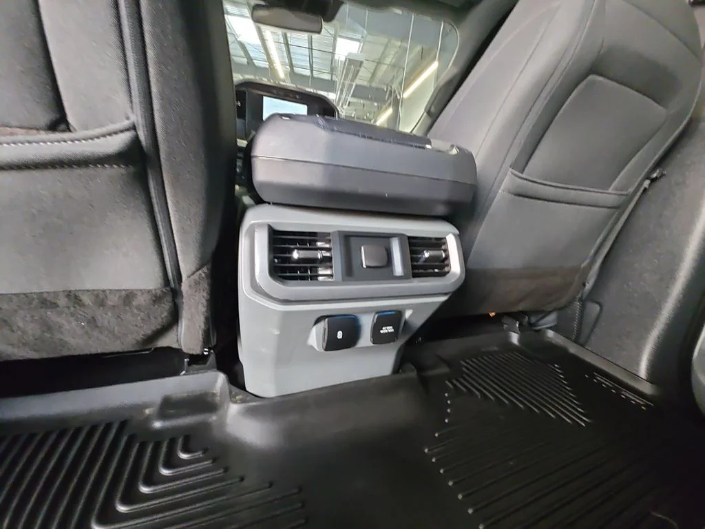 Used 2021 Silver Ford XLT image 28
