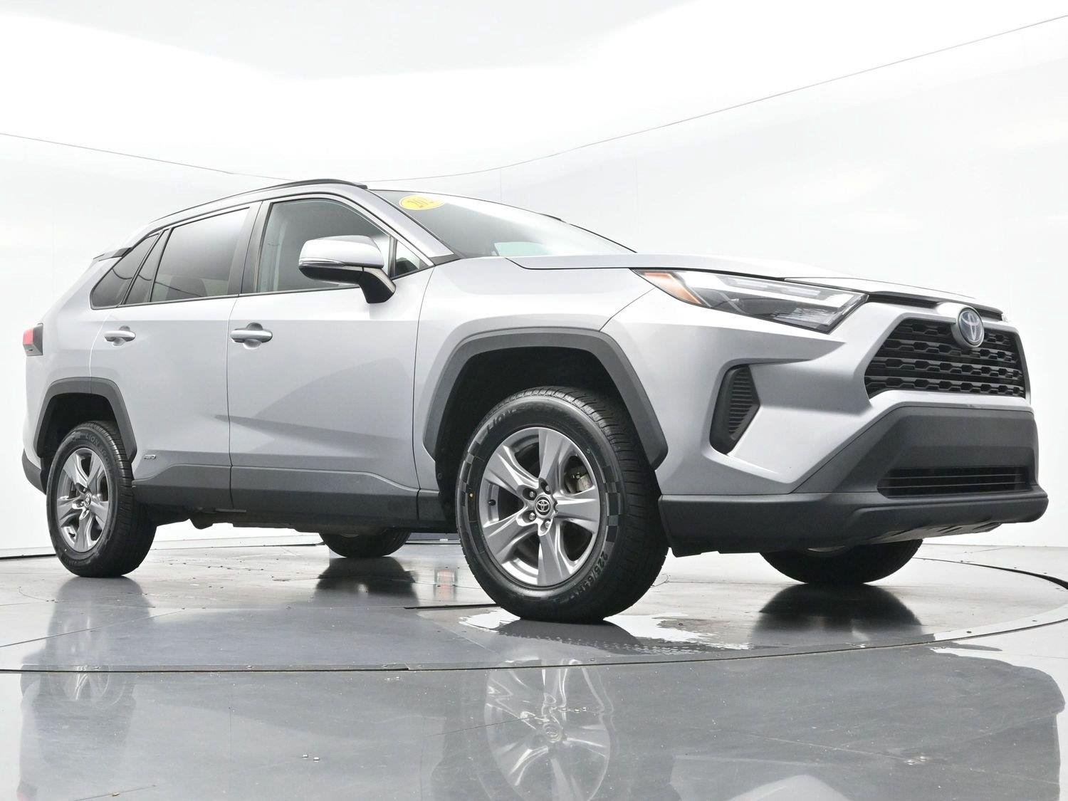 Used 2023 Silver Sky Metallic Toyota XLE image 44