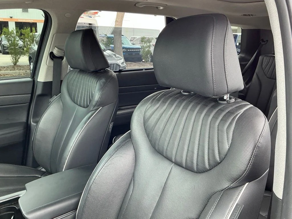 Used 2023 Black Hyundai Limited image 31