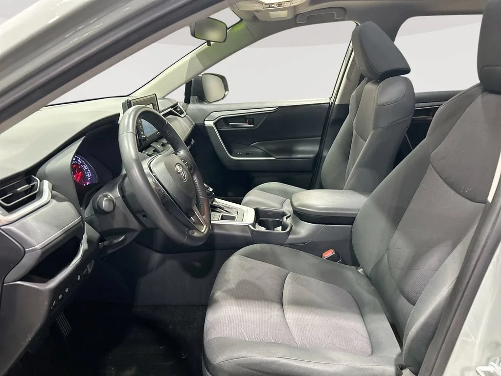 Used 2020  Toyota XLE image 23