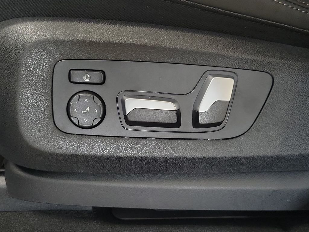 New 2026 Black Sapphire Metallic BMW xDrive40i image 15