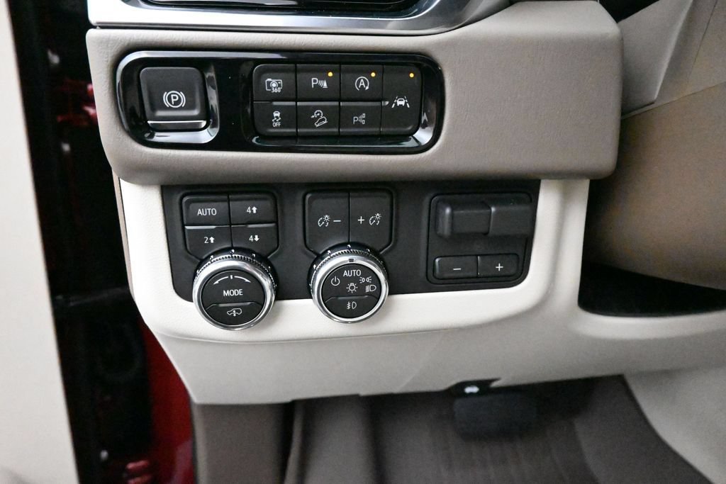 2026 GMC Yukon XL Denali - Photo 12