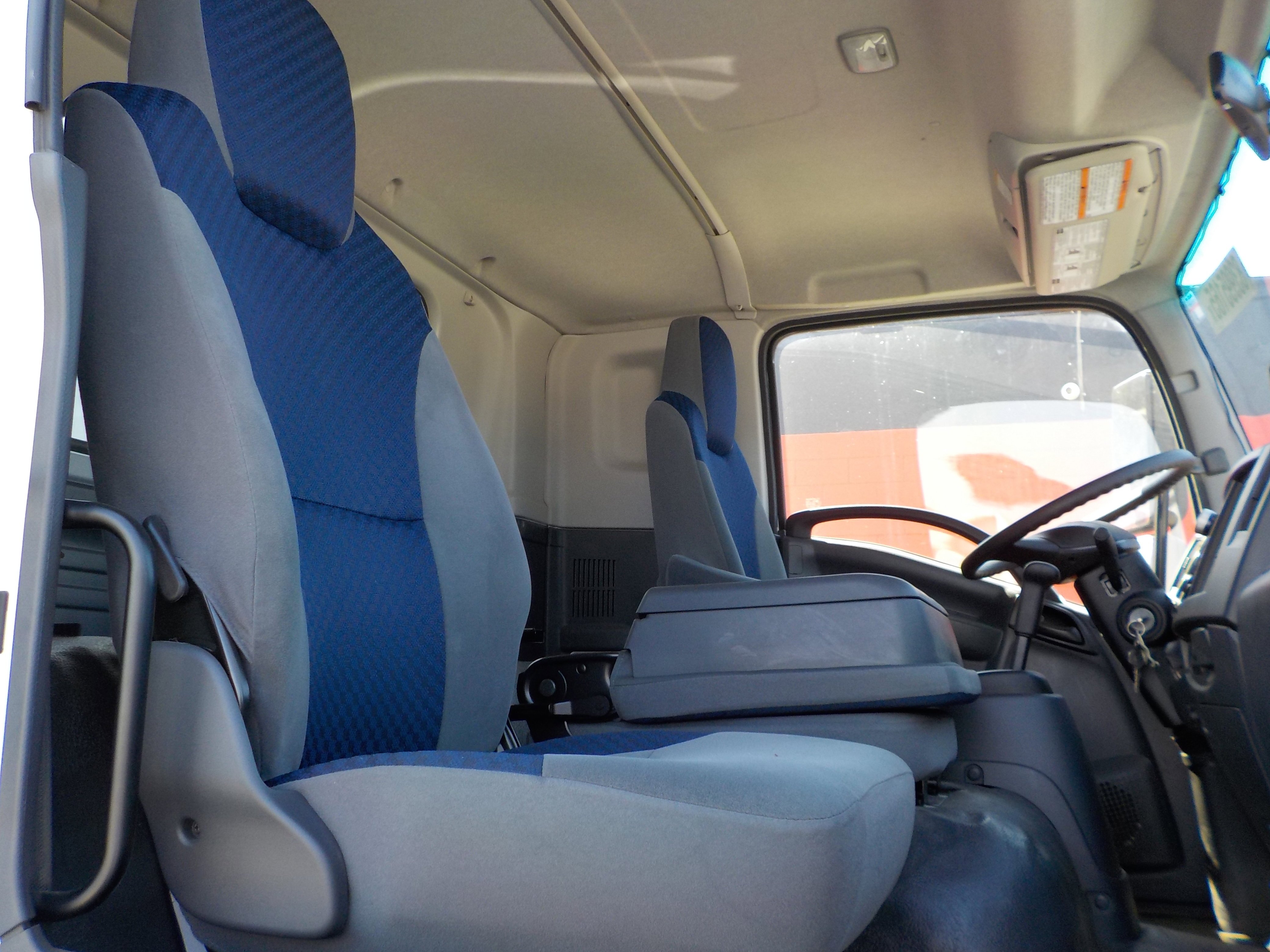 Used 2024 White ISUZU  image 5