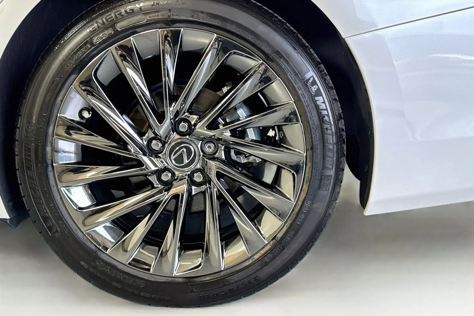 Used 2024 Eminent White Pearl Lexus ES 300h Ultra Luxury image 30
