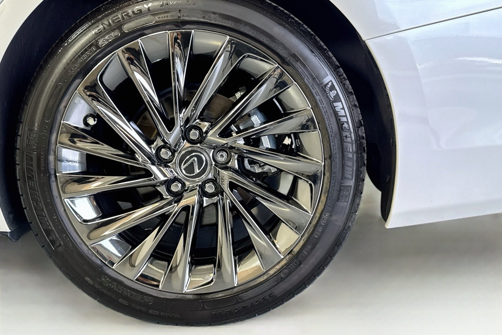 Used 2024 Eminent White Pearl Lexus ES 300h Ultra Luxury image 30