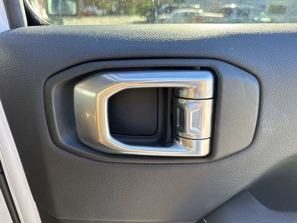 Used 2023 White Jeep Rubicon image 22