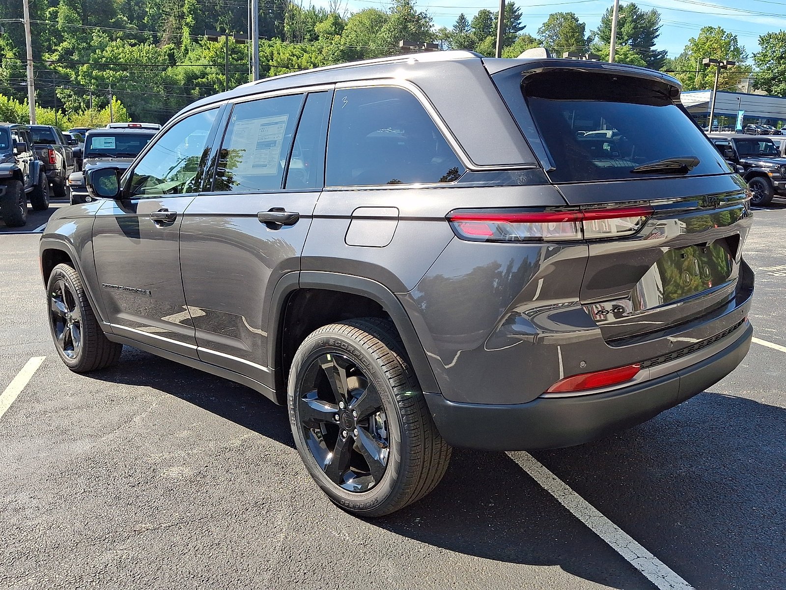 New 2026 Baltic Gray Metallic Clear-Coat Exterior Paint Jeep Limited image 4