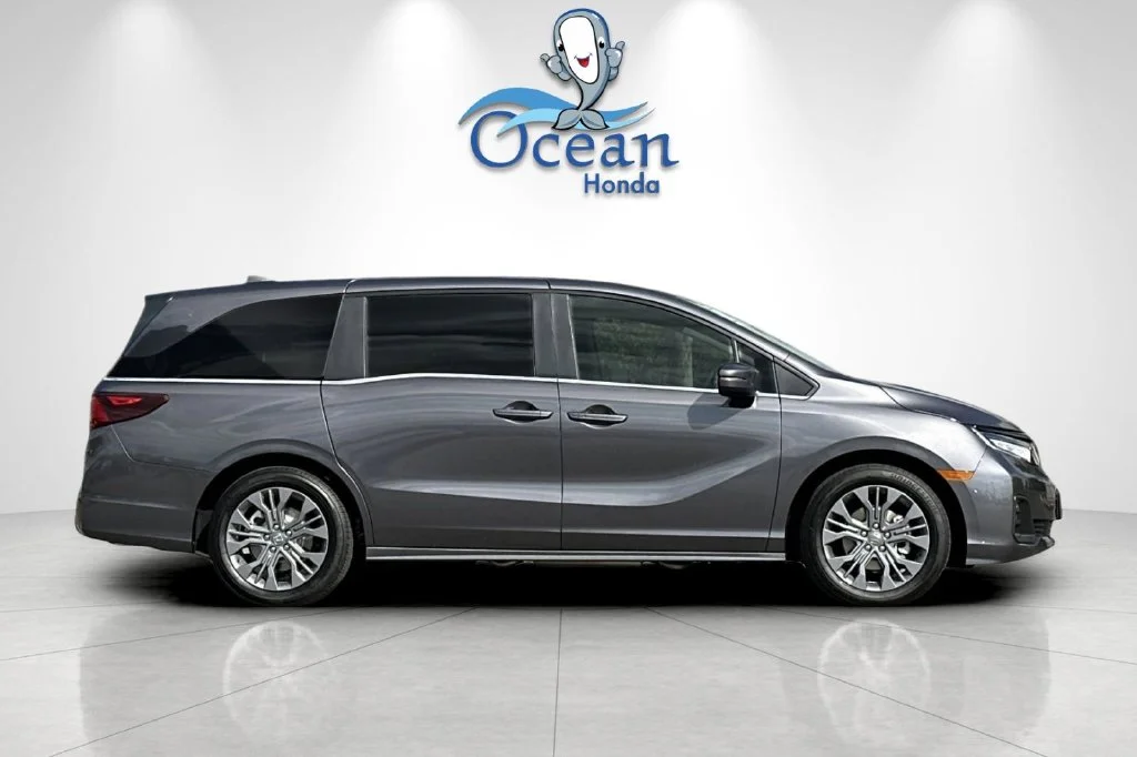 Used 2026 Modern Steel Metallic Honda Touring image 9