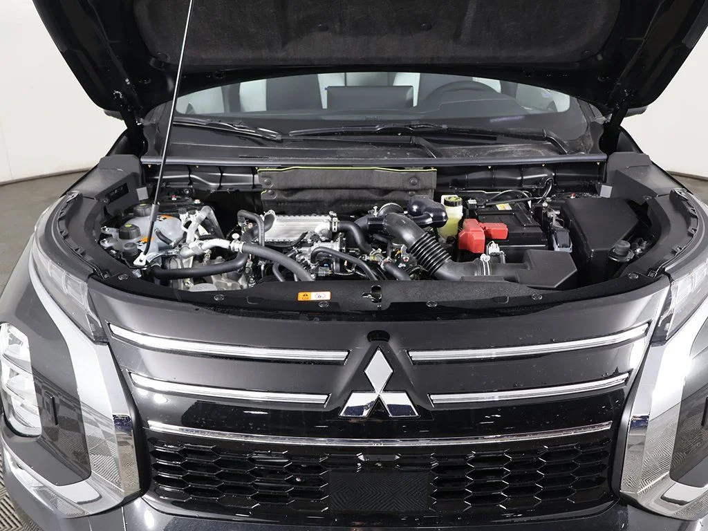 New 2026 Black Mitsubishi SE 1.5T S-AWC image 20