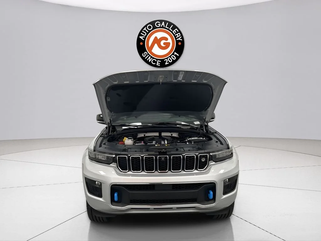 Used 2022 Silver Jeep Overland 4xe image 26