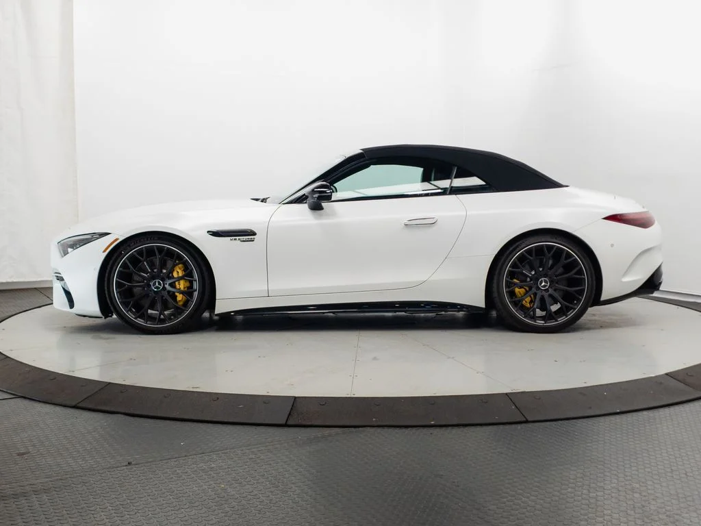Used 2022 MANUFAKTUR Moonlight White Magno Mercedes-Benz SL 63 AMG® image 4