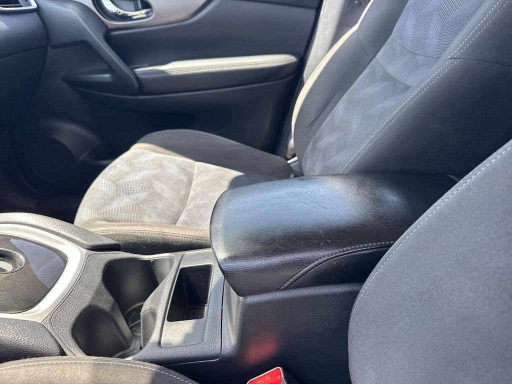 Used 2015 Gray Nissan SV image 22