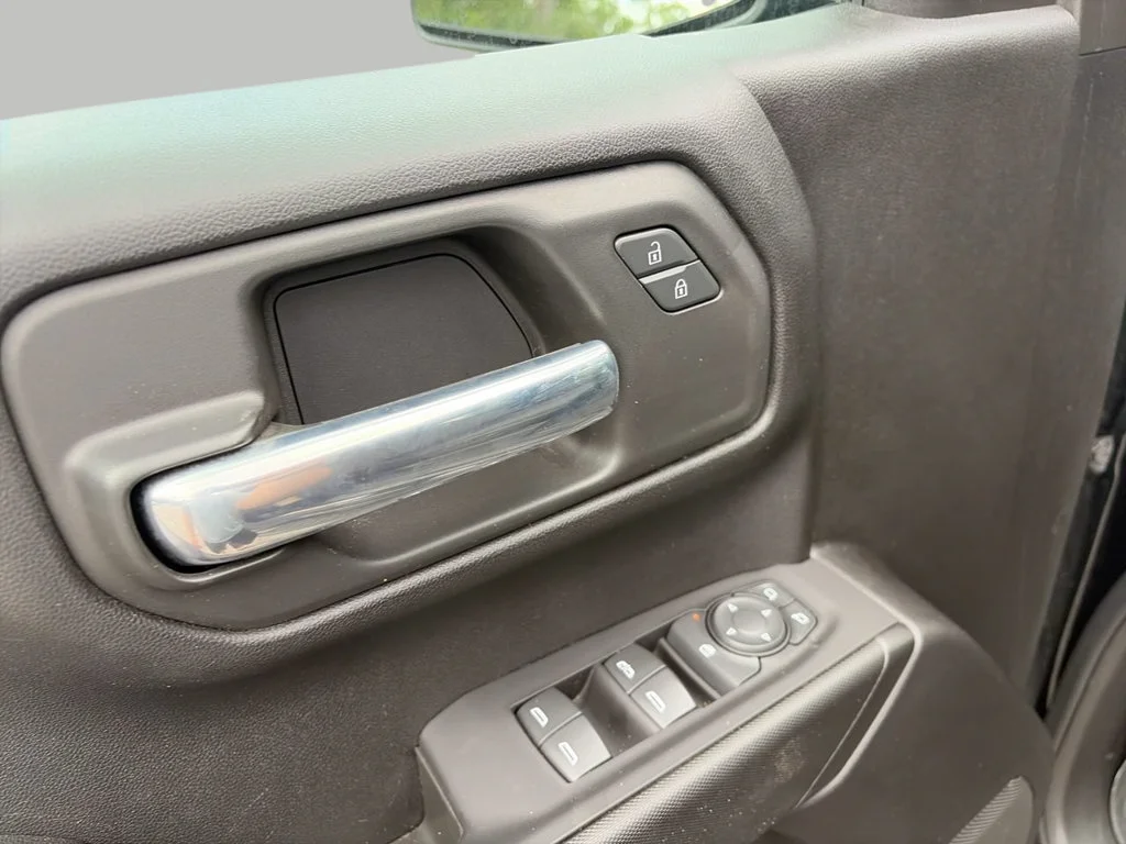 Used 2022 Black Chevrolet Custom image 14