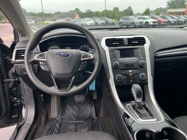 Used 2016 Black Ford SE image 15