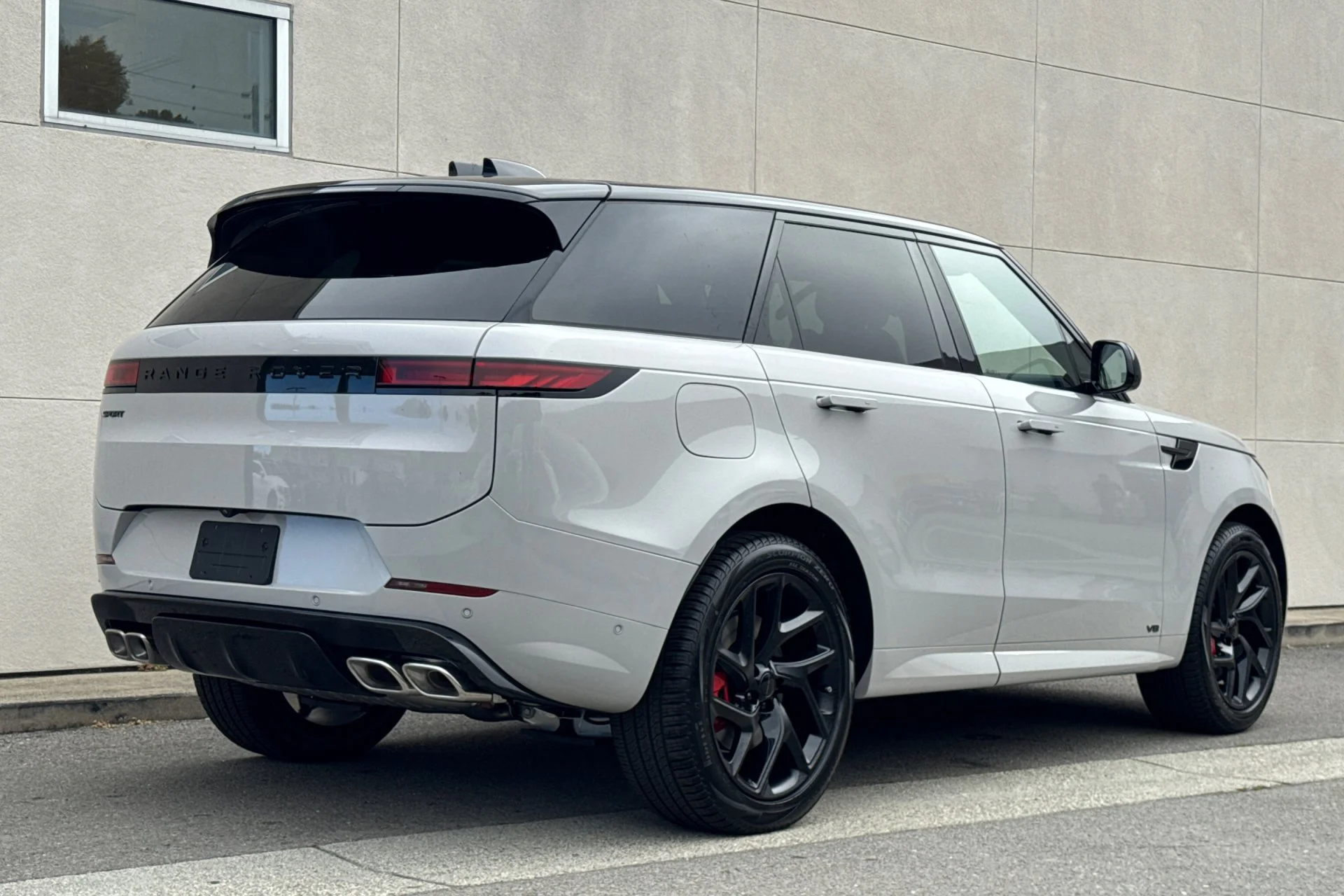 New 2026 Borasco Grey Land Rover Dynamic SE image 2