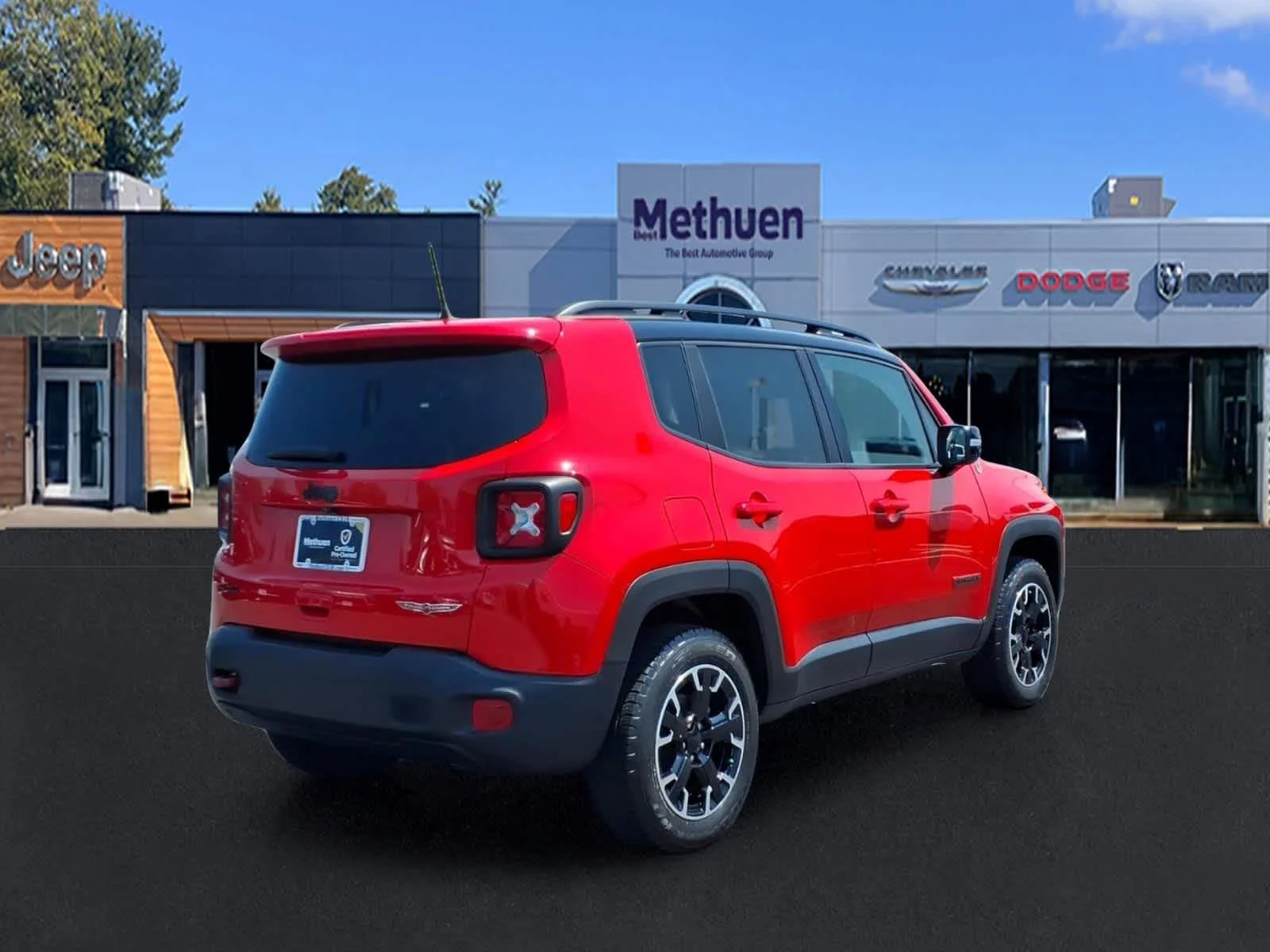 Used 2023 Colorado Red Clearcoat Jeep Trailhawk image 4
