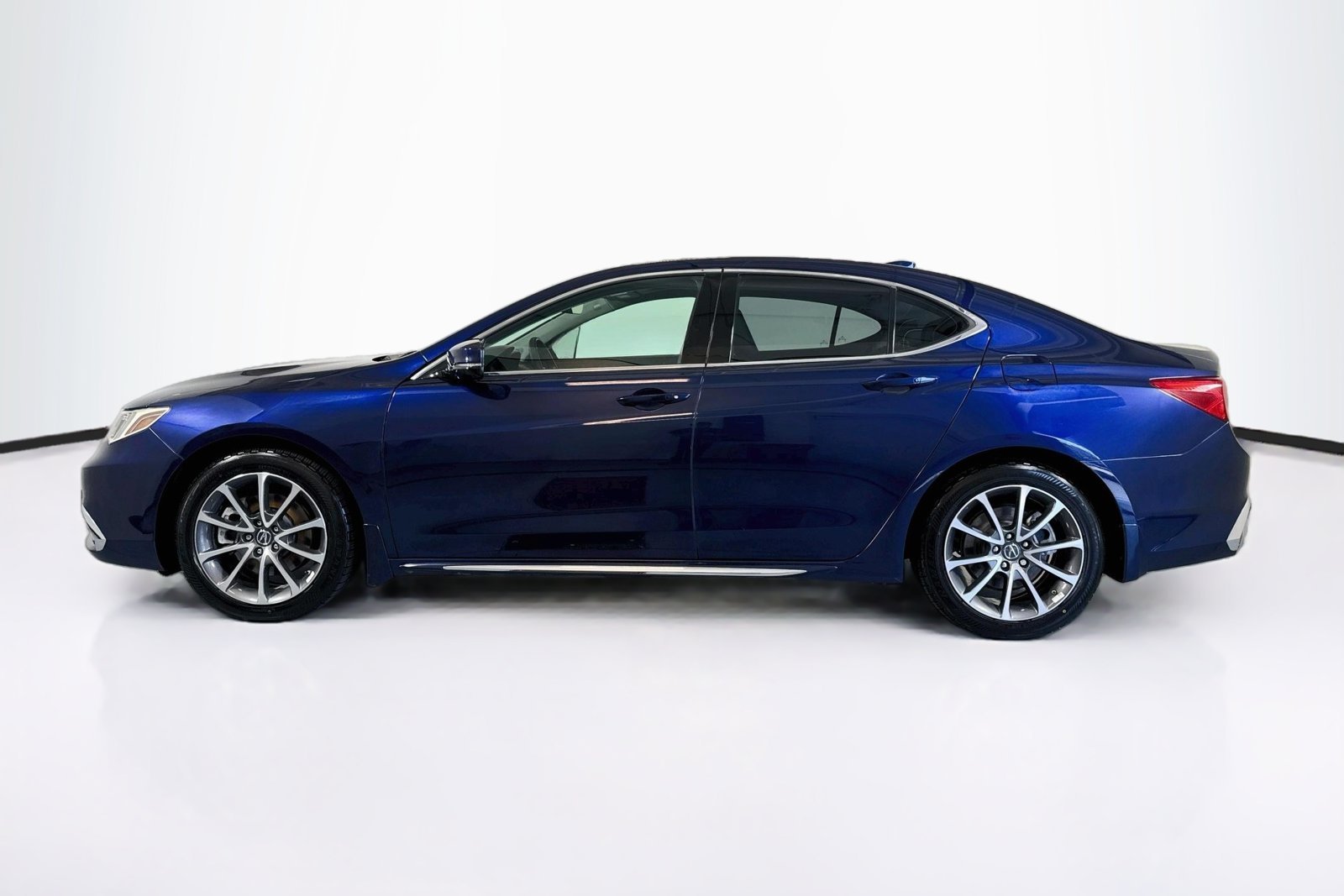 Used 2018 Fathom Blue Pearl Acura w/Technology Pkg image 8