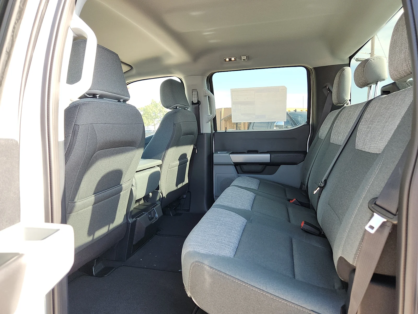 New 2027 Oxford White Ford XLT image 18