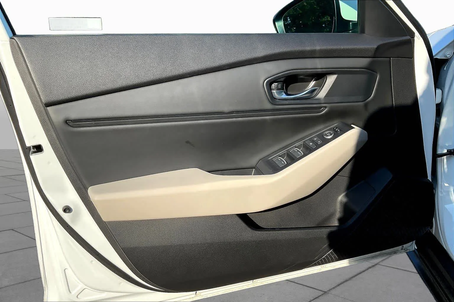 Used 2023 Platinum White Pearl Honda EX image 22