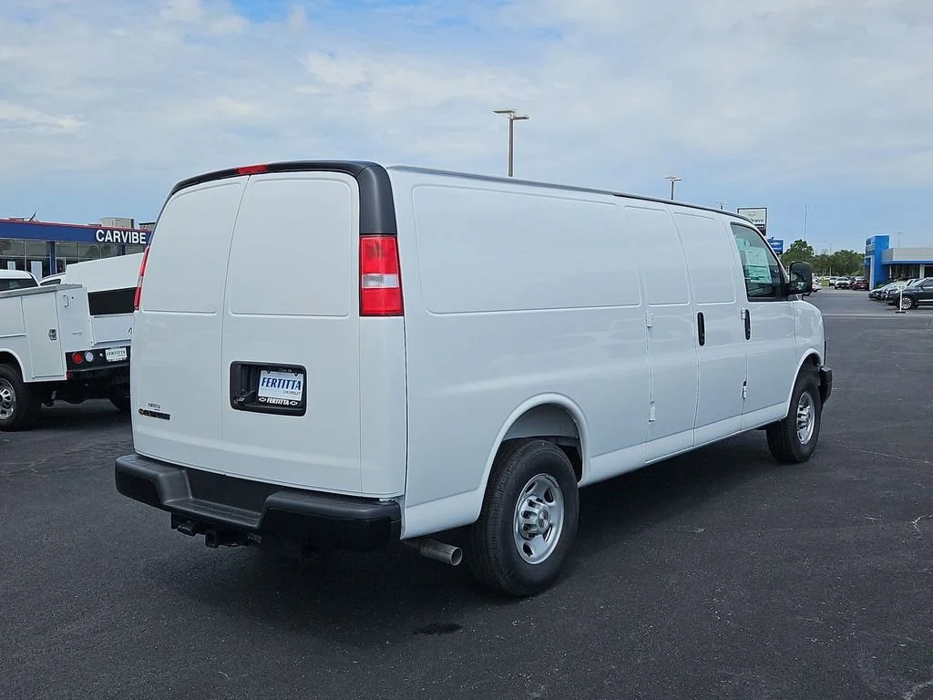New 2026 Summit White Chevrolet WT image 12
