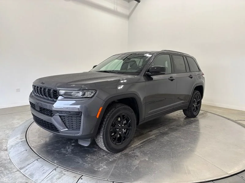 New 2026 Baltic Gray Metallic Clearcoat Jeep Altitude image 3