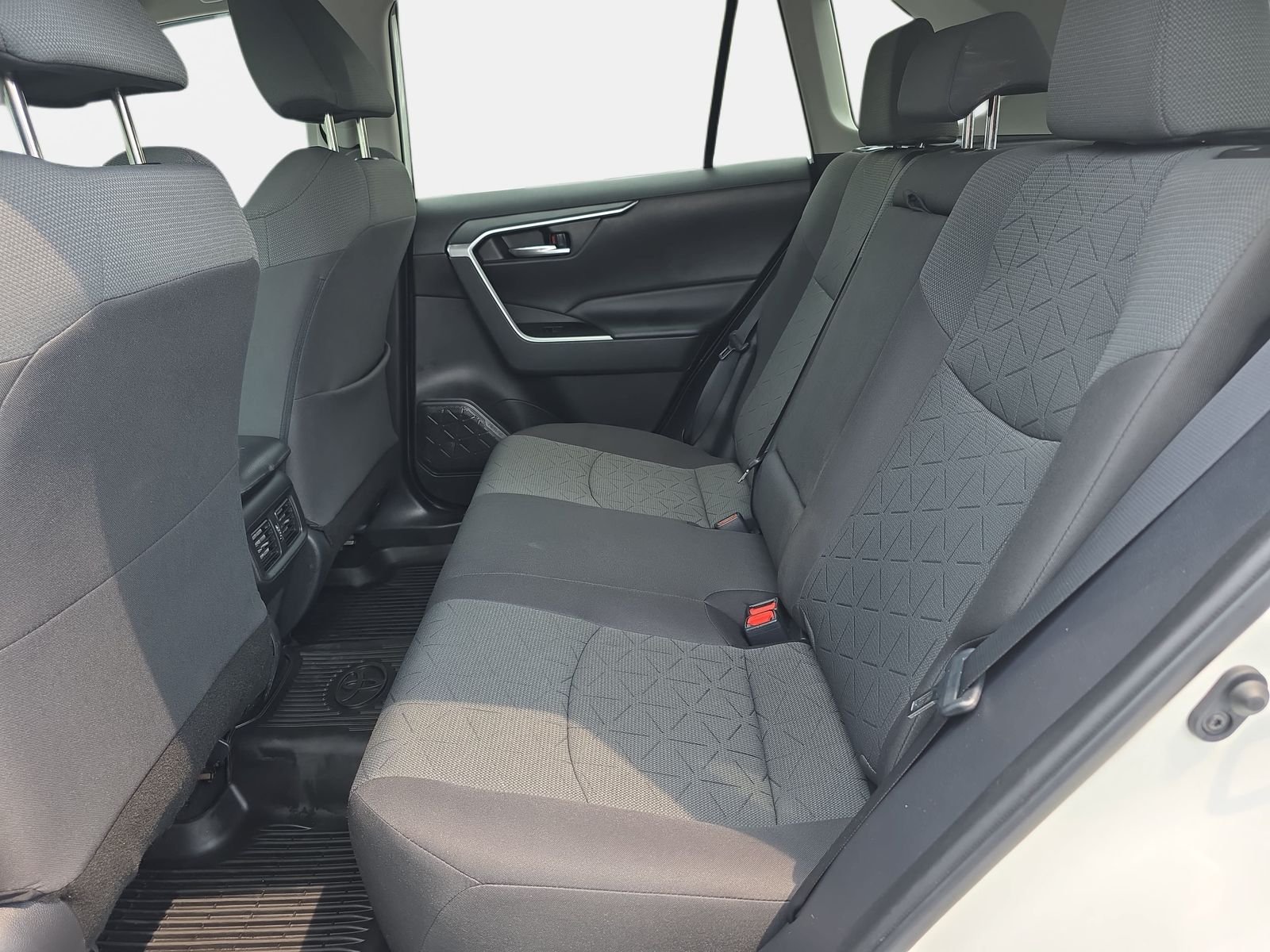 Used 2022 White Toyota XLE image 14
