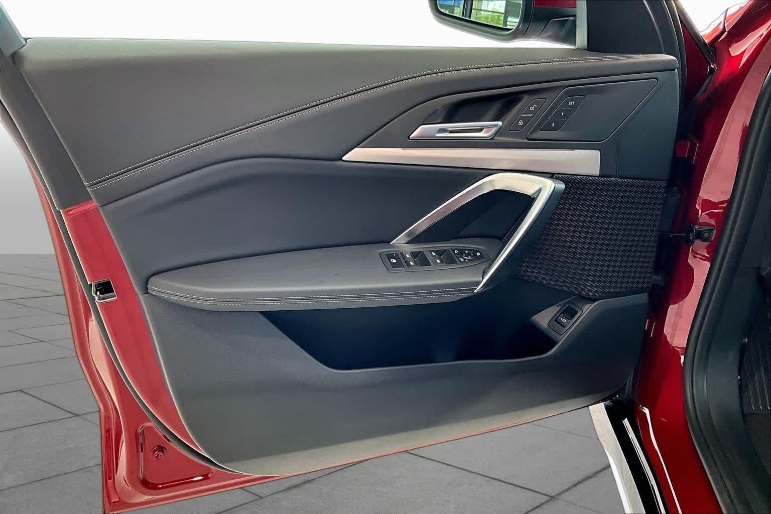 New 2026 Vegas Red Metallic BMW xDrive28i image 10