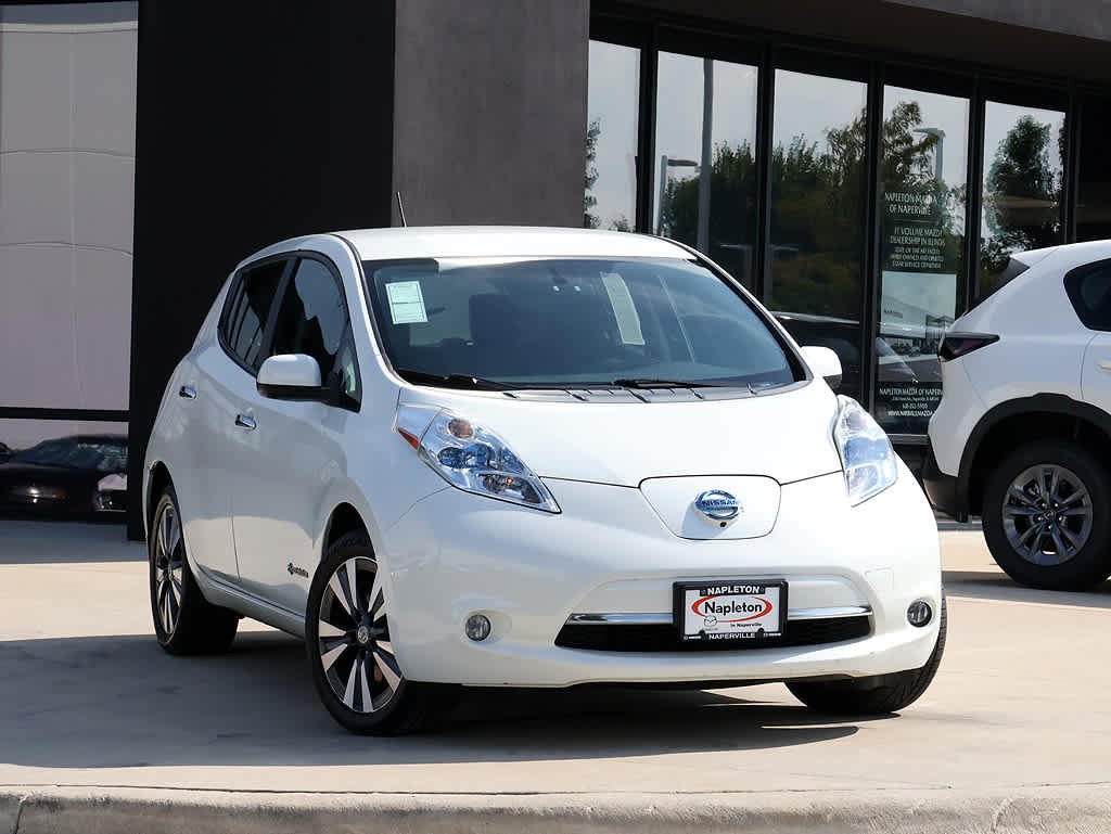 Used 2015 Nissan LEAF SL with VIN 1N4AZ0CP2FC308660 for sale in Naperville, IL