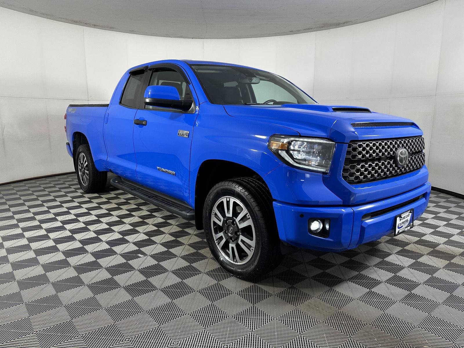 Used 2020 Voodoo Blue Toyota SR5 image 28