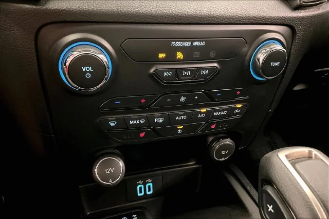 Used 2021 Shadow Black Metallic Ford Lariat image 31