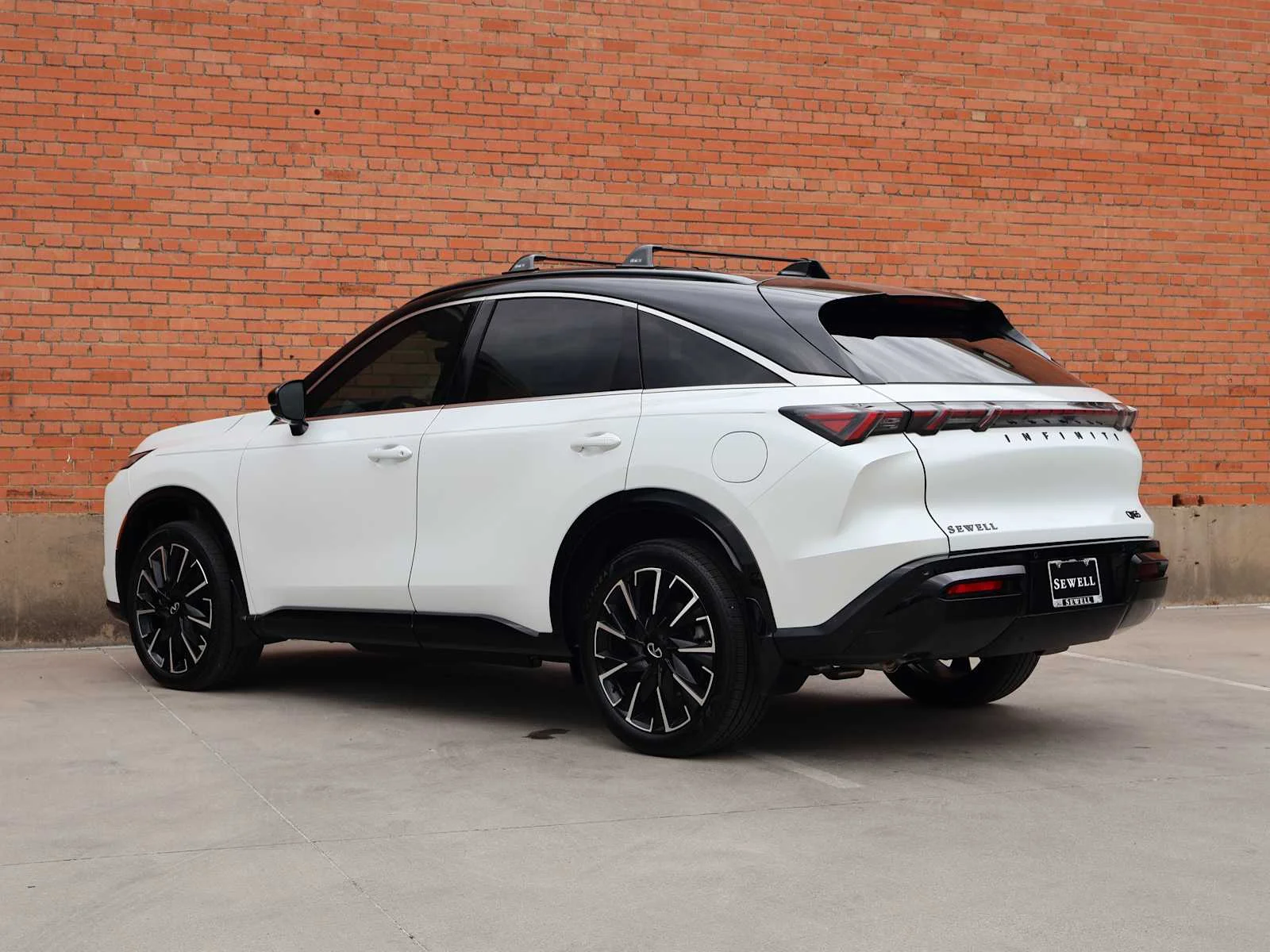 New 2027 2T RAD WHT INFINITI Autograph AWD image 6