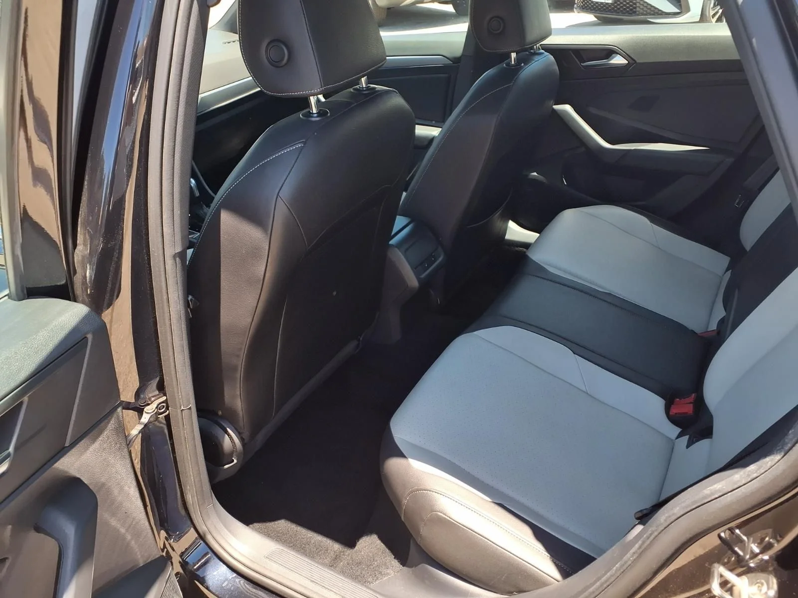 Used 2020 Black Volkswagen R-Line image 21
