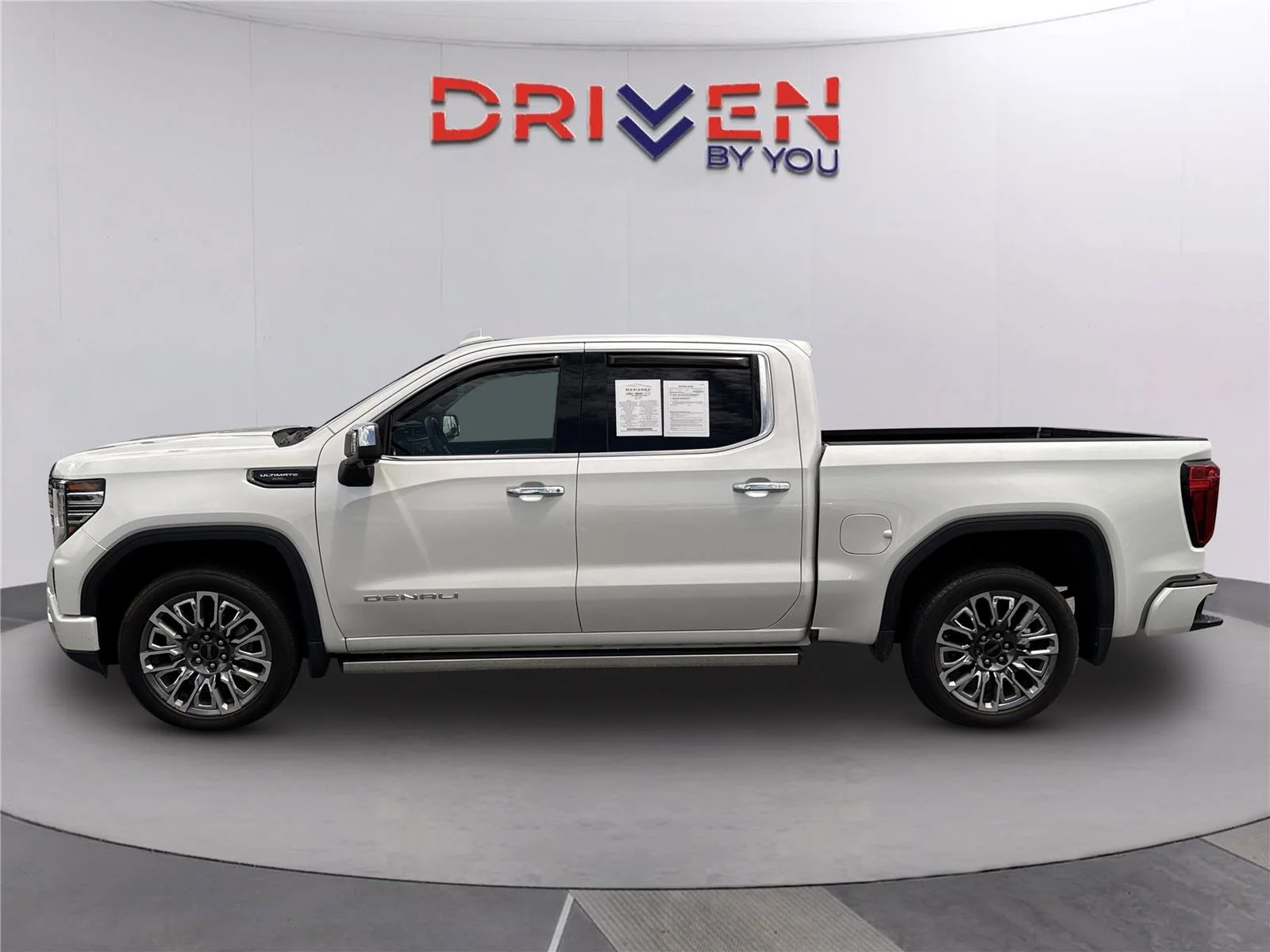 Used 2024 White Frost Tricoat GMC Denali Ultimate image 7