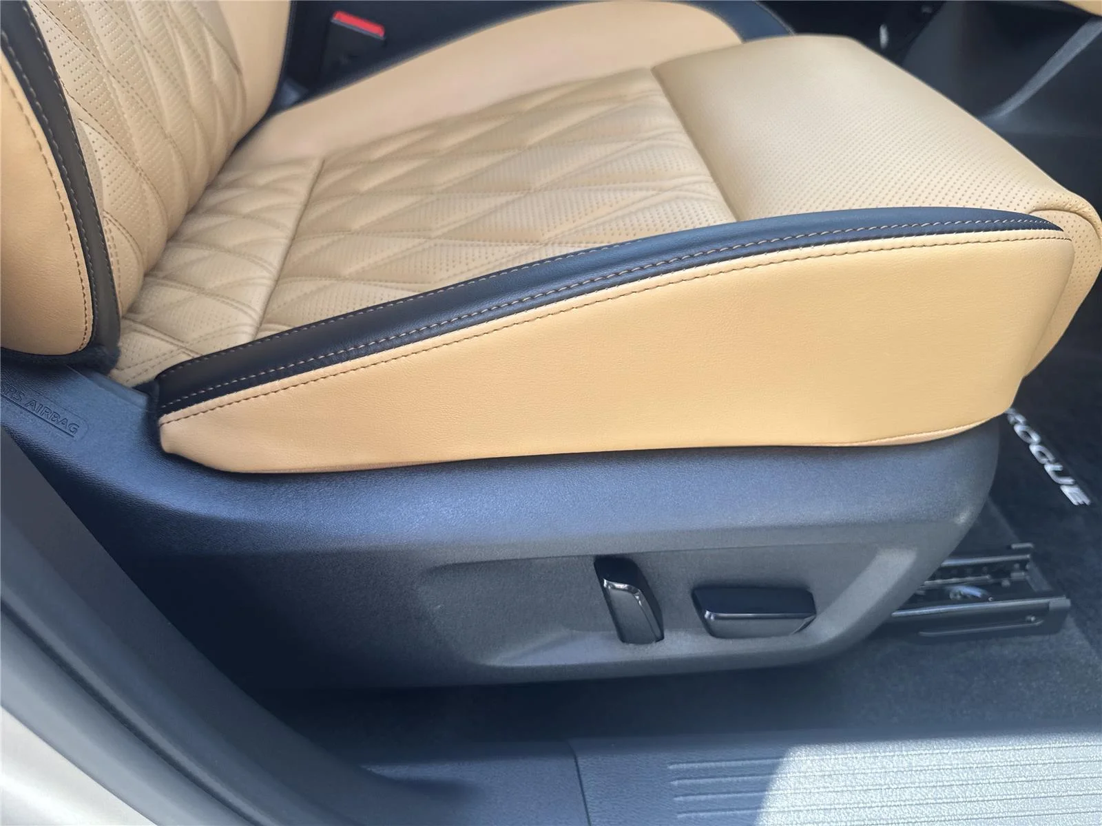 Used 2023 Beige Nissan PLATINUM image 37