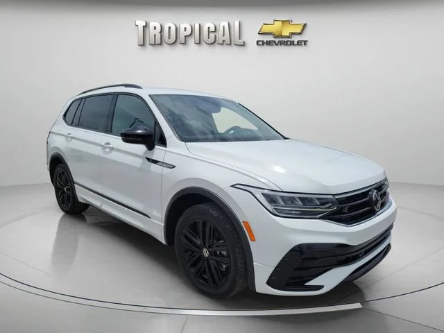 Used 2022  Volkswagen SE R-Line Black image 7