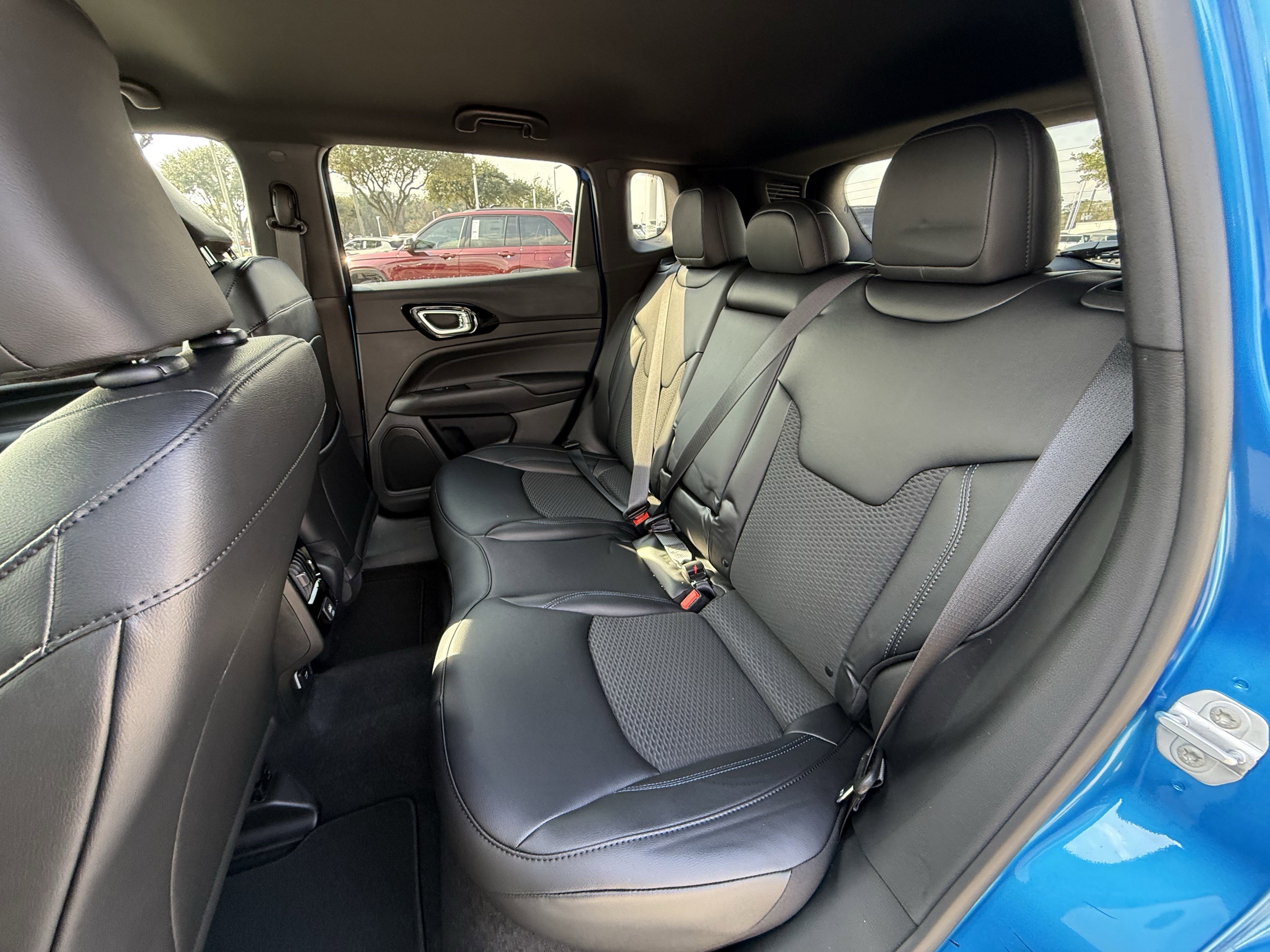 New 2026 Hydro Blue Pearlcoat Jeep Latitude Altitude image 15