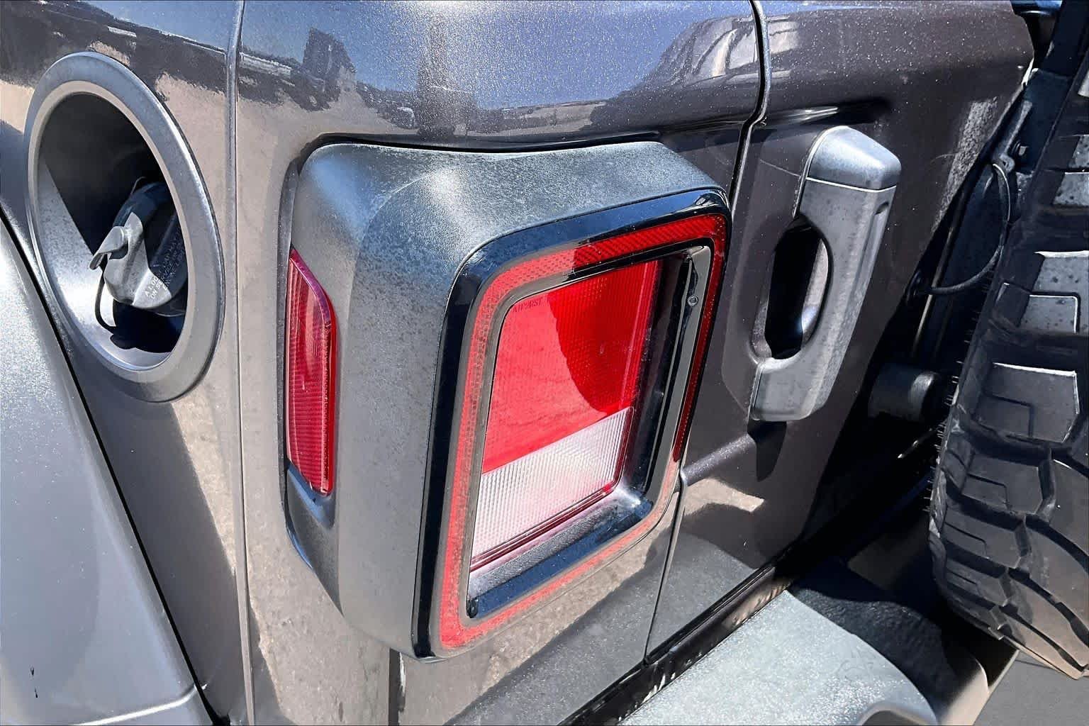 Used 2022 Granite Crystal Clearcoat Metallic Jeep Unlimited Sport S image 27