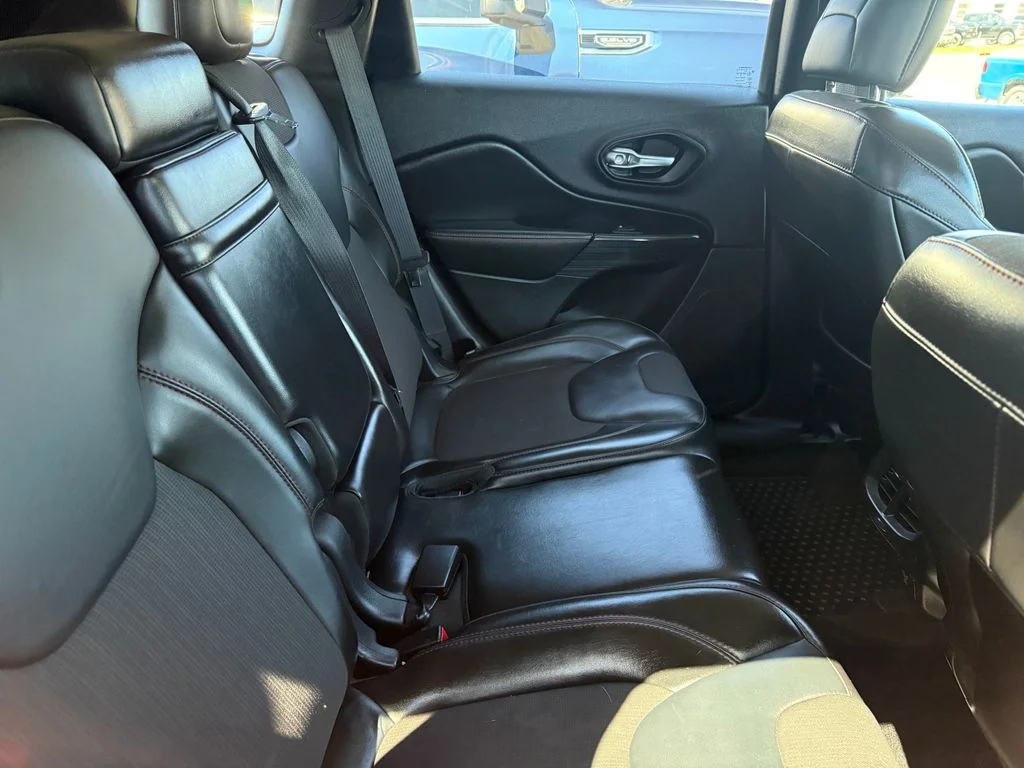 Used 2015 Red Jeep Trailhawk image 21
