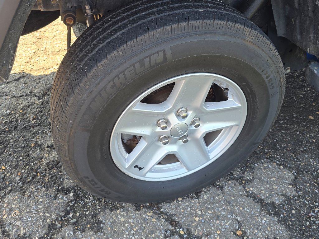 Used 2020 Hydro Blue Pearlcoat Jeep Sport image 5