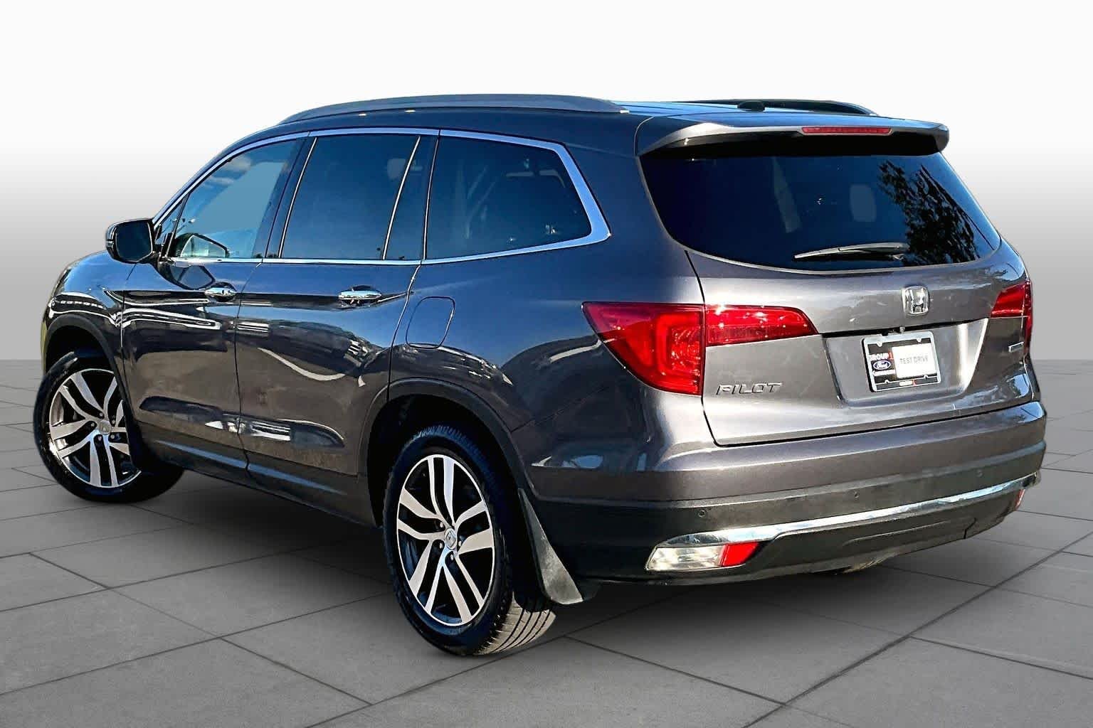 Used 2018 Crystal Black Pearl Honda Touring image 12
